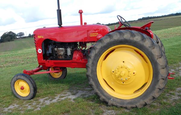 Veterantraktor - Johnston Harvester - 744 PD, 1954, 6 cyl, diesel, Perkins 45 hk. I fint körbart ski...